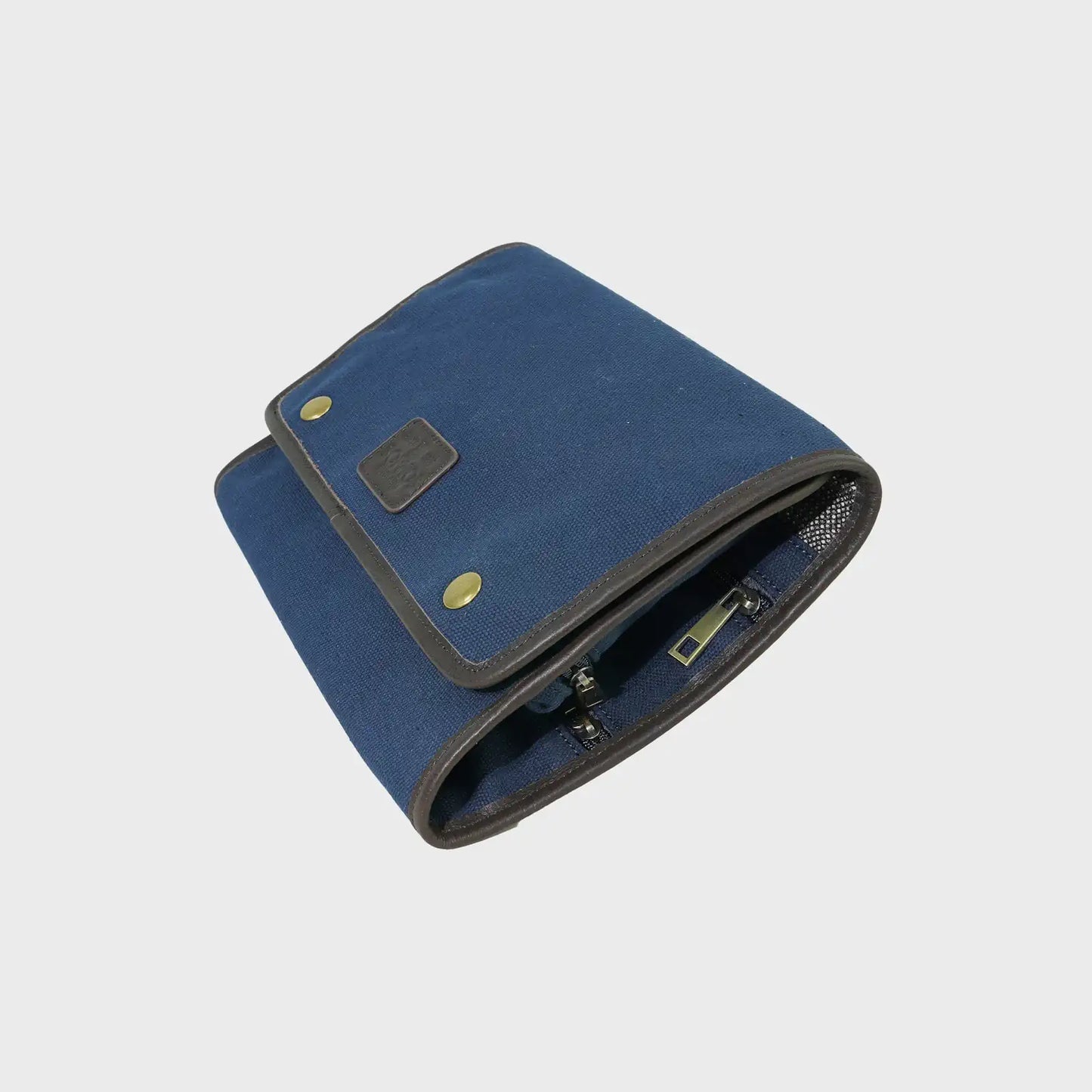 Harrier Fold-out Canvas Washbag